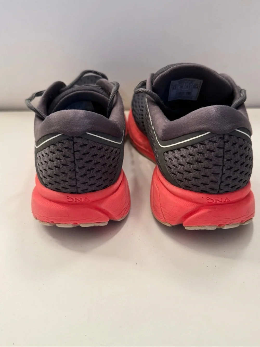 Brooks Ravenna 9 Womens Size Ebony/Diva Pink Walking Jogging Running Shoes